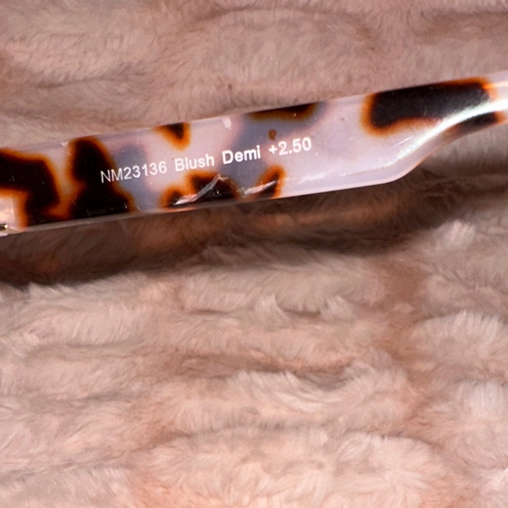 Stylish Reader Eyeglass Set - image 5